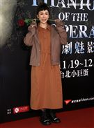 魏如昀觀賞「歌劇魅影」。（記者邱榮吉/攝影）