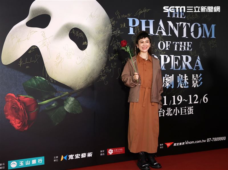 魏如昀觀賞「歌劇魅影」。（記者邱榮吉/攝影）