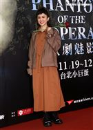 魏如昀觀賞「歌劇魅影」。（記者邱榮吉/攝影）