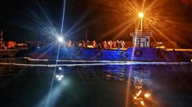 新北,萬里,漁港,故障,漏油,進水,坤鑫號（圖／翻攝畫面）