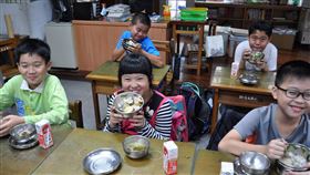 ▲透過教育局把關，阻止問題豬肉進入校園。（圖／新北市政府教育局提供）