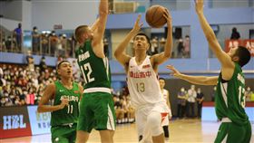 6人得分雙位數  南山HBL預賽力退松山109學年度高中籃球聯賽（HBL）男子組預賽19日開打，晚間上演「雙山」對決，南山高中陣中有6人得分雙位數，其中吳志鍇（持球者）拿下17分，率隊以100比81力退松山。（高中體總提供）中央社記者黃巧雯傳真  109年11月19日