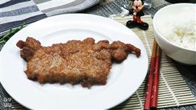 豬排,炸豬排,柚子媽媽。(圖/翻攝自柚子媽媽來上菜YOUTUBE)