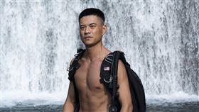 新竹縣消防局,消防猛男,月曆,發票,消防辣妹