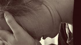 在台灣，婆媳問題持續存在著，懂得處理好婆媳關係的人也大有人在，不過萬一處的不好問題就可大了。一名死者生前PO文指出嫁來的這幾年天天看婆婆的臉色、被無視，每天都過的膽戰心驚，沒有力氣再活下去。貼文一出，網友、親友紛紛留言哀悼。女生,哭泣,自殺,崩潰,絕望,失落,煩惱。（圖／翻攝自Pixabay）