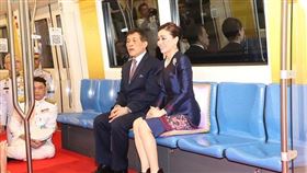 泰王瓦吉拉隆功（Maha Vajiralongkorn）
https://www.instagram.com/thairoyalfamily/