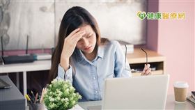 偏頭痛是需要治療的「疾病」，若患者每月有15天以上的頭痛症狀，且其中有8天以上符合偏頭痛的診斷，並持續3個月以上，則是慢性偏頭痛的患者。