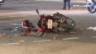 休旅車搶快違規左轉　機車攔腰撞重傷