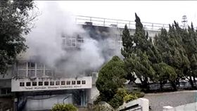 台北市士林區雙溪國小2樓教室發生火警。（圖／翻攝畫面）