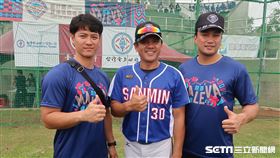 前統一獅球星張志強（中）和統一獅球星蘇智傑、潘傑楷。（圖／記者王怡翔攝影）