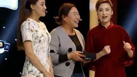 ▲阿姨帶著傳家玉珮上鑑寶節目。（圖／翻攝自寶物鑑定節目）