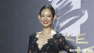 吳奕蓉薄紗包乳　轉身一看後面全開了