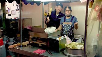 看完《孤味》　林智堅騎車去找「她」