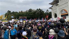 國民黨、秋鬥、遊行(張之謙拍攝)