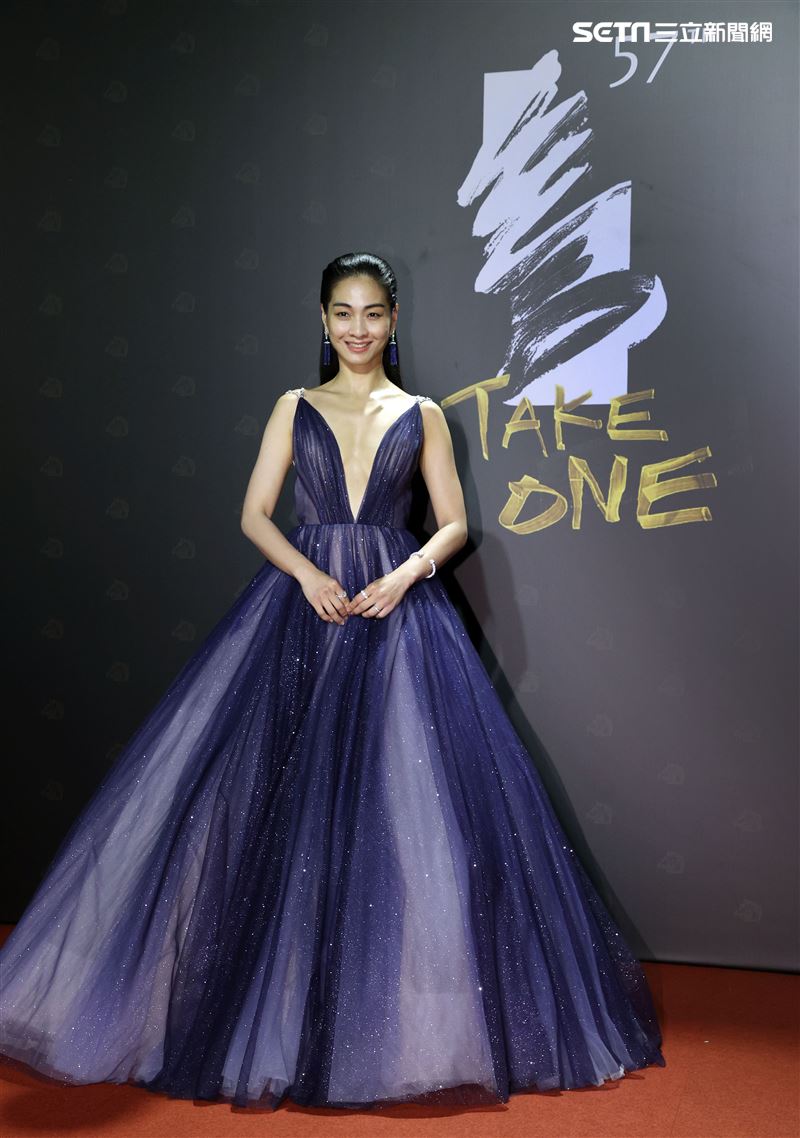 陳雪甄典雅又不失性感的設計榮登紅毯五美。（記者邱榮吉、楊澍攝影）