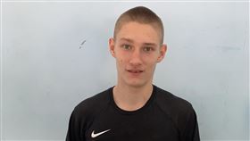 HBL喬納森轟27分　率松山擊敗基商晉級109學年度HBL高中籃球聯賽男子組預賽22日在台北體育館進行賽事，松山高中南非籍前鋒喬納森拿下生涯新高的27分、12籃板，率隊以96比60擊敗基隆商工，拿下晉級門票。中央社記者龍柏安攝　109年11月22日