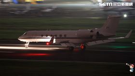 美高官抵台　官方專機抵台畫面曝光（圖／天梯攝機隊提供）