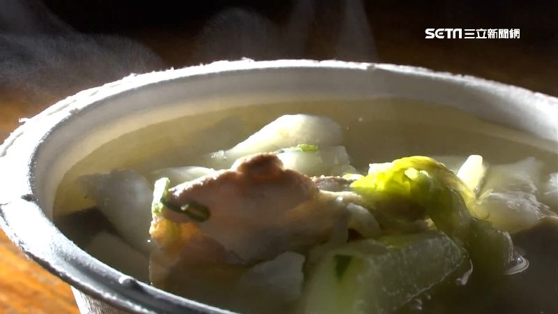 實測紙碗材質耐熱　20分鐘碗底軟化