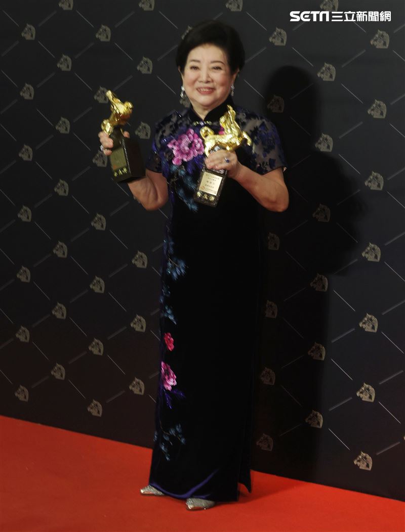 第57屆金馬獎陳淑芳奪最佳女主角、女配角獎雙料大獎。（記者邱榮吉、楊澍攝影）