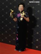 第57屆金馬獎陳淑芳奪最佳女主角、女配角獎雙料大獎。（記者邱榮吉、楊澍攝影）