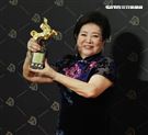 第57屆金馬獎陳淑芳奪最佳女主角、女配角獎雙料大獎。（記者邱榮吉、楊澍攝影）