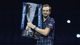 ▲俄羅斯男網選手梅迪維夫（Daniil Medvedev）贏得ATP世界巡迴年終賽（ATP Finals）冠軍。（圖／美聯社／達志影像）