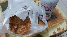 買雞排被屁孩諷單身狗　他1句話逆轉（圖／翻攝自爆廢1公社臉書）