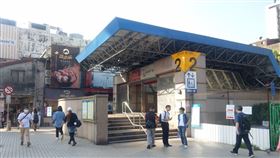 雙連站2號出口自今天11月23日起至110年4月30日封閉施工。（圖／北捷提供）