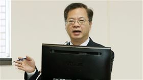 龔明鑫立法院列席報告並備質詢立法院經濟委員會23日審查110年度中央政府總預算案附屬單位預算非營業部分關於行政院國家發展基金、離島建設基金及花東地區永續發展基金。國發會主委龔明鑫（圖）列席報告並備質詢。中央社記者郭日曉攝  109年11月23日