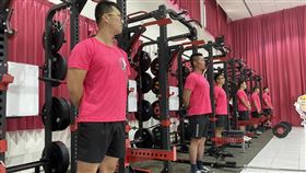 台南市消防局成立肌力體能教官團台南市政府消防局從消防局所轄各大隊、分隊挑選優秀人員成立「肌力體能教官團」，將接受外聘專業教練教學指導，學習以新方式訓練救災救護所需用到的肌群，再深入基層指導所有消防員。（台南市消防局提供）中央社記者楊思瑞台南傳真 109年11月23日