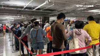 搶黑色購物節優惠　民眾5點半排頭香