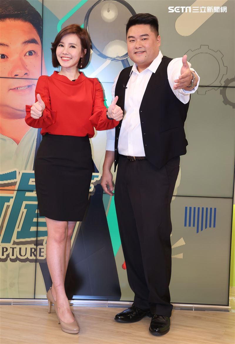 呂捷將與老搭檔三立主播王與菁從1/23起，每週一至五晚間九點在iNews及MOD將推出全新節目全新型態「攔捷新聞」談話性節目。（記者邱榮吉/攝影）