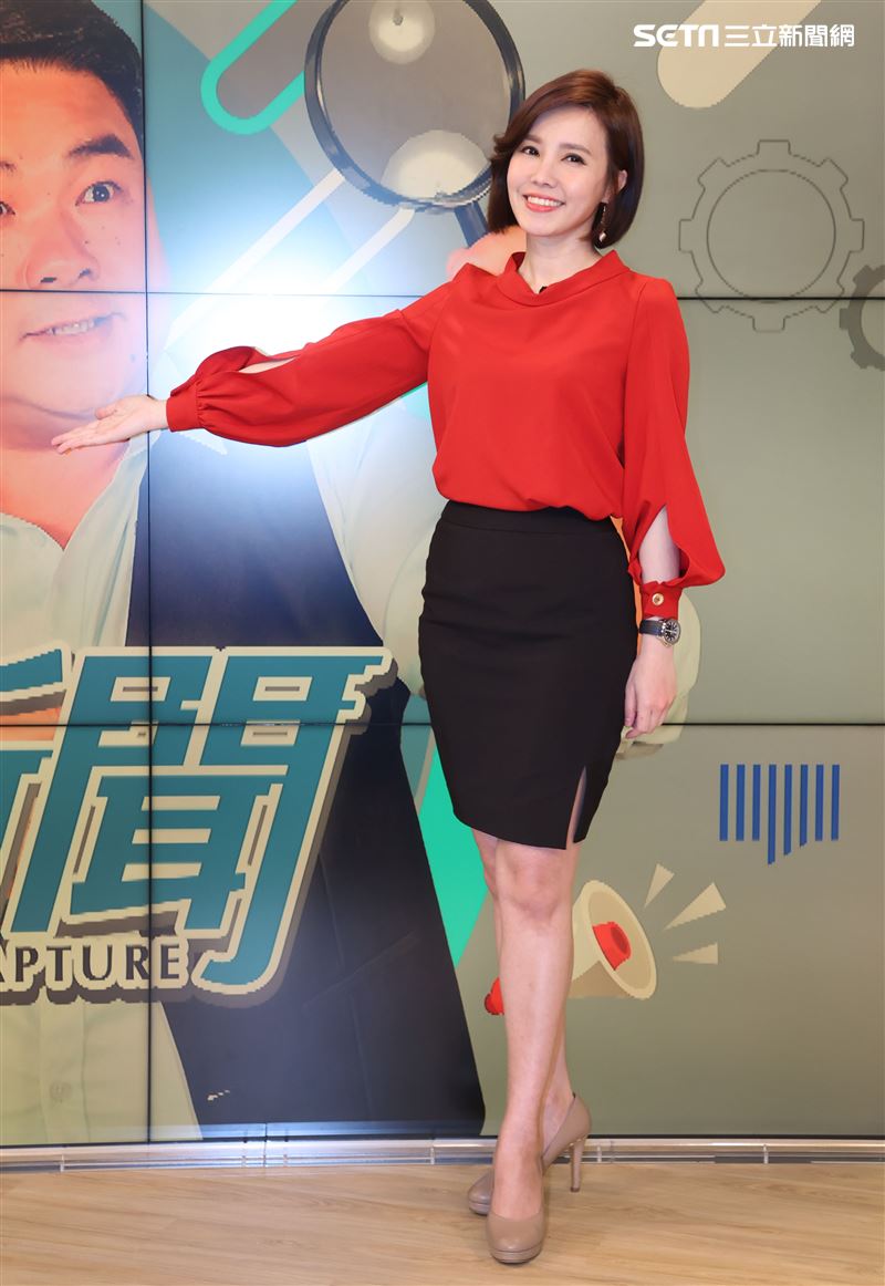 全新節目全新型態「攔捷新聞」談話性節目主持人王與菁。（記者邱榮吉/攝影）