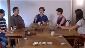 「不只是崑曲」線上學苑推出「京崑大劇透」影片，邀請國光劇團藝術總監王安祈（中）主講，帶領觀眾重新認識「牡丹亭」、「大劈棺」等經典之作。（建國工程文化藝術基金會提供）中央社記者趙靜瑜傳真　109年11月23日