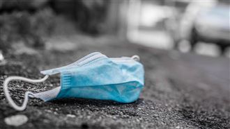 勸「戴口罩」警察被打　女超商外動粗