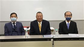 矽格攜手台星科聯合法說 明年營運樂觀矽格和台星科今天下午舉行聯合法說會，對於明年營運展望樂觀，圖中為矽格董事長黃興陽，右為矽格總經理暨營運長葉燦鍊，左為台星科總經理翁志立。中央社記者鍾榮峰攝 109年11月23日