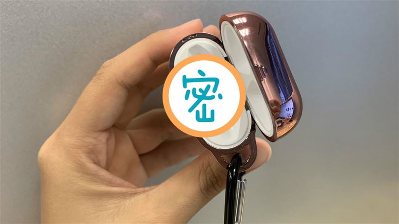 耳機充電盒驚見超大塊耳屎　網：別挖