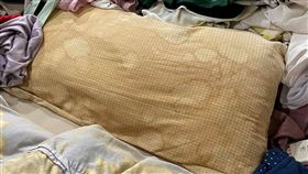 高嘉瑜 泛黃 枕頭 (翻攝高嘉瑜臉書)