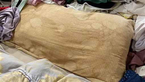 枕頭發黃免丟！拿「家常3用品」就能洗掉