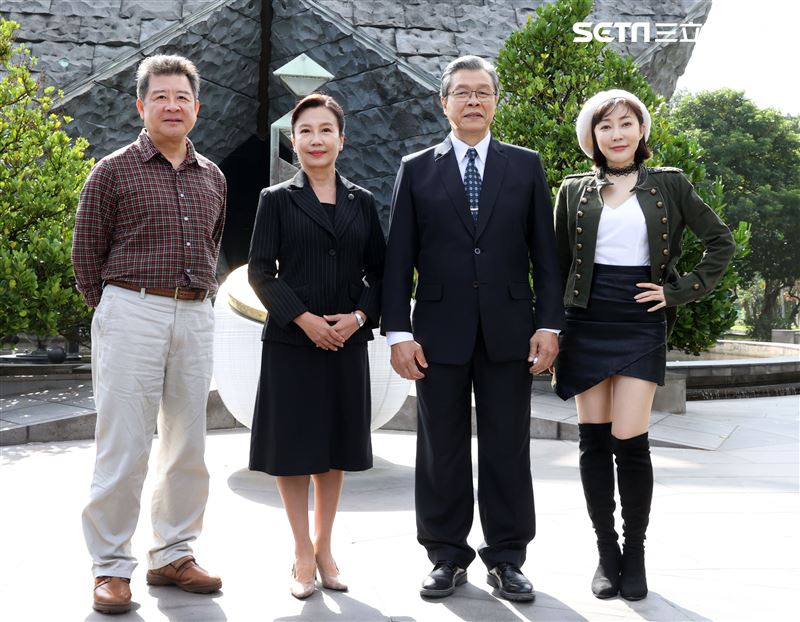 楊烈出席「國際橋牌社2」開鏡。（記者邱榮吉/攝影）