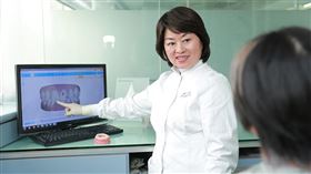 名家專用／NOW健康／齒性戽斗患者，透過牙齒矯正改善咬合，變回正常臉型，前牙區咬合改善之後，植牙就不是麼困難了。(勿用)
