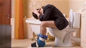 40歲熟男上大號赫見馬桶染鮮血　確診晚期大腸癌／上廁所／腹痛（門諾醫院提供）