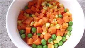 月子中心,三色豆,便宜,爆怨公社,月子餐（圖／翻攝自爆怨公社）