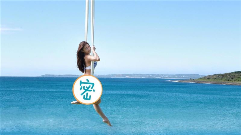 高難度體位　瑜珈女神海上玩命曬美尻