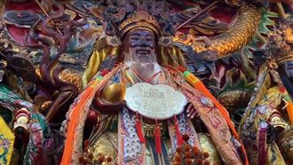 「嗡嗡嗡」來築巢　獨愛這尊土地公