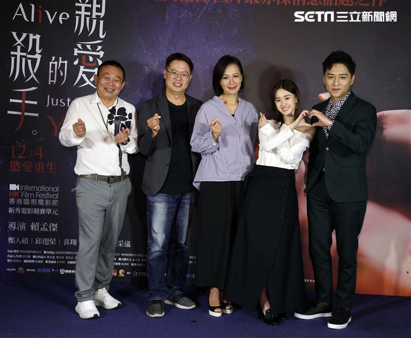 「親愛的殺手」導演賴孟傑、演員鄭人碩、邱偲琹、鄭志偉、黃采儀。（記者邱榮吉/攝影）