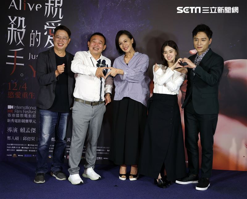 「親愛的殺手」導演賴孟傑、演員鄭人碩、邱偲琹、鄭志偉、黃采儀。（記者邱榮吉/攝影）