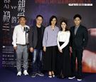 「親愛的殺手」導演賴孟傑、演員鄭人碩、邱偲琹、鄭志偉、黃采儀。（記者邱榮吉/攝影）