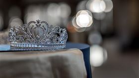 貴族，皇冠（圖／翻攝自unsplash）