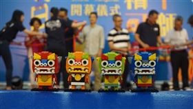 金門樂高主題活動  邀達人開班授課（2）金門縣政府24日表示，「金沙陽翟－積不可獅」活動將進入尾聲，樂高認證名師黃彥智將再次造訪金門，並在金東電影院開班授課，活動對象以4歲以上、12歲以下兒童為主，25日上午9時起受理報名。中央社記者黃慧敏攝  109年11月24日